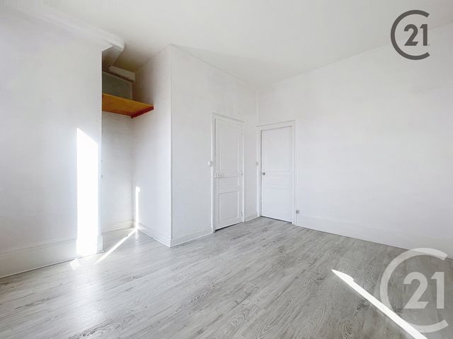 Afficher la photo en grand Appartement F2 à louer - 2 pièces - 53 m2 - Villeneuve Sur Yonne - 89 - BOURGOGNE