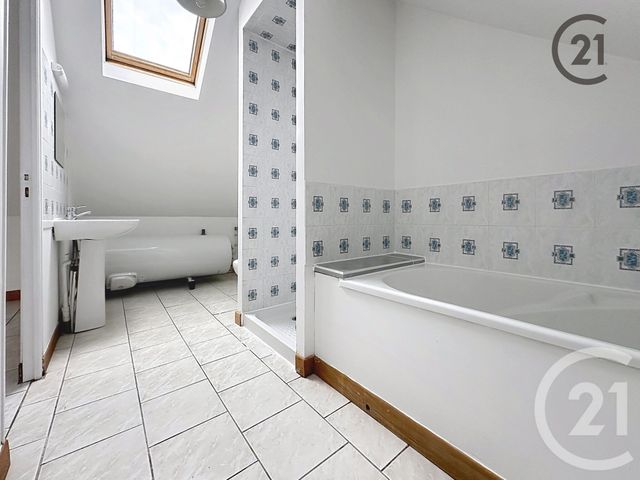 Maison &agrave; louer - 3 pi&egrave;ces - 74 m2 - Villemanoche - 89 - BOURGOGNE