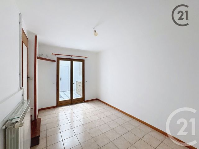 Appartement F2 &agrave; louer - 2 pi&egrave;ces - 72 m2 - Sens - 89 - BOURGOGNE