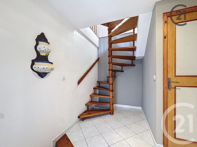 Appartement F2 &agrave; louer - 2 pi&egrave;ces - 72 m2 - Sens - 89 - BOURGOGNE