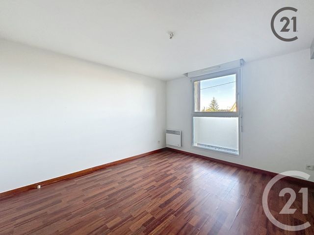 Appartement F4 &agrave; louer - 4 pi&egrave;ces - 99 m2 - Sens - 89 - BOURGOGNE