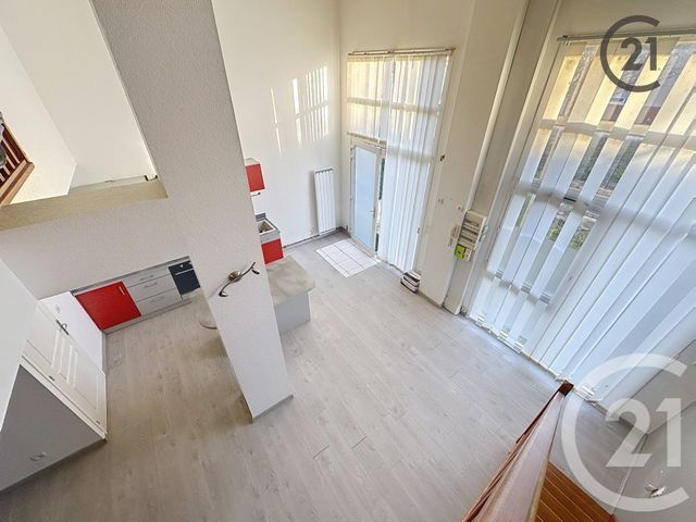 Appartement F4 &agrave; louer - 4 pi&egrave;ces - 99 m2 - Sens - 89 - BOURGOGNE