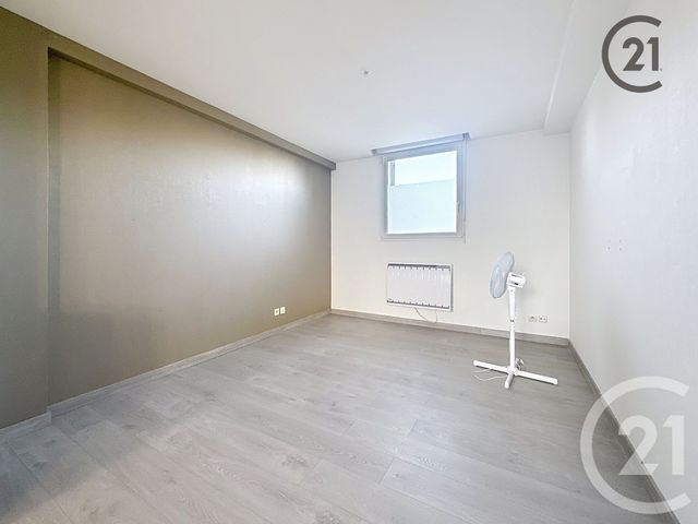 Appartement F4 &agrave; louer - 4 pi&egrave;ces - 99 m2 - Sens - 89 - BOURGOGNE