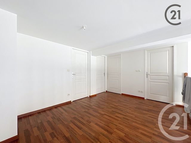 Appartement F4 &agrave; louer - 4 pi&egrave;ces - 99 m2 - Sens - 89 - BOURGOGNE