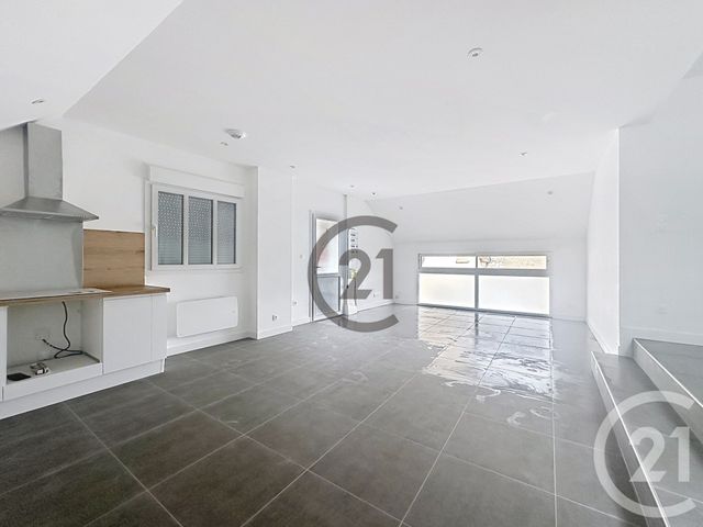 Appartement &agrave; louer - 4 pi&egrave;ces - 100,98 m2 - St Clement - 89 - BOURGOGNE