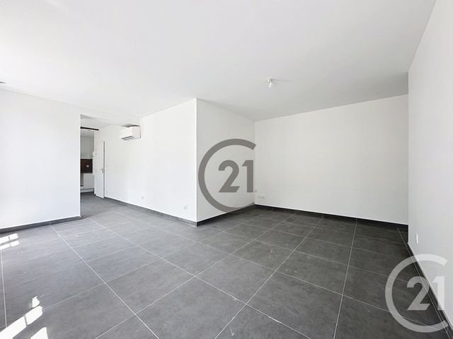 Appartement &agrave; louer - 3 pi&egrave;ces - 66,59 m2 - St Clement - 89 - BOURGOGNE