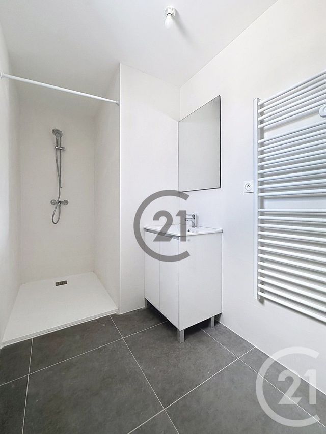 Appartement &agrave; louer - 3 pi&egrave;ces - 66,59 m2 - St Clement - 89 - BOURGOGNE