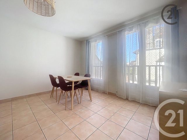 Appartement F2 &agrave; louer - 2 pi&egrave;ces - 45 m2 - Sens - 89 - BOURGOGNE