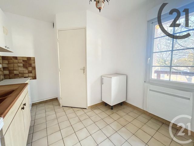 Appartement &agrave; louer - 2 pi&egrave;ces - 49,03 m2 - St Valerien - 89 - BOURGOGNE