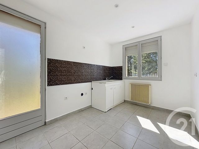 Maison &agrave; louer - 3 pi&egrave;ces - 70 m2 - Sens - 89 - BOURGOGNE