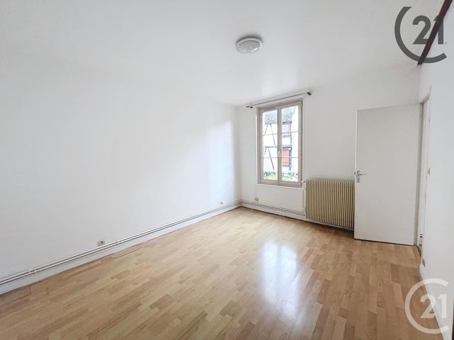 Appartement F3 &agrave; louer - 3 pi&egrave;ces - 76,10 m2 - Villeneuve Sur Yonne - 89 - BOURGOGNE