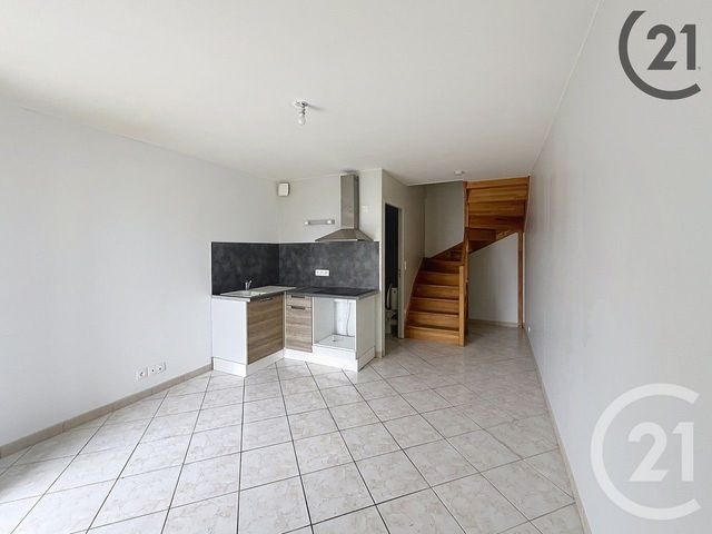 Appartement F2 &agrave; louer - 2 pi&egrave;ces - 35,60 m2 - Pont Sur Yonne - 89 - BOURGOGNE