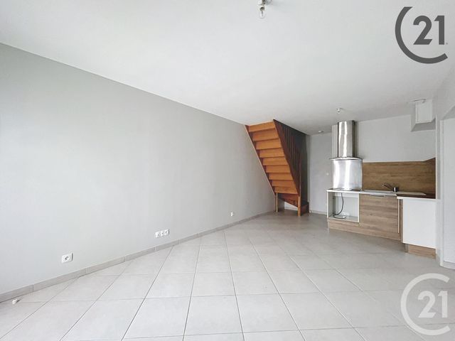 Appartement Duplex &agrave; louer - 3 pi&egrave;ces - 42 m2 - Pont Sur Yonne - 89 - BOURGOGNE
