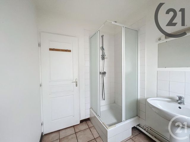 Appartement &agrave; louer - 4 pi&egrave;ces - 75 m2 - Sens - 89 - BOURGOGNE