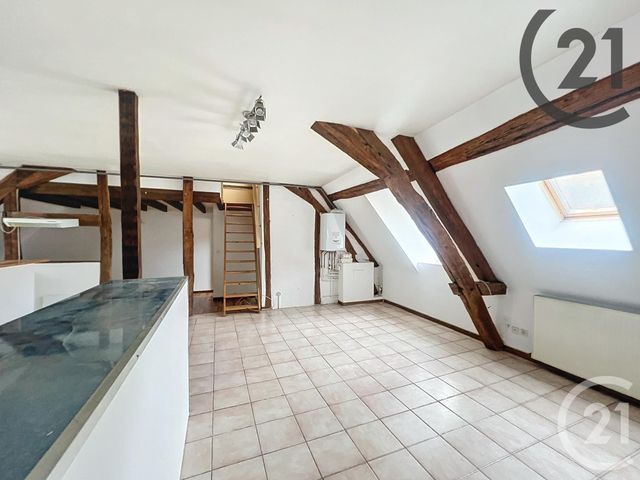 Appartement &agrave; louer - 4 pi&egrave;ces - 75 m2 - Sens - 89 - BOURGOGNE