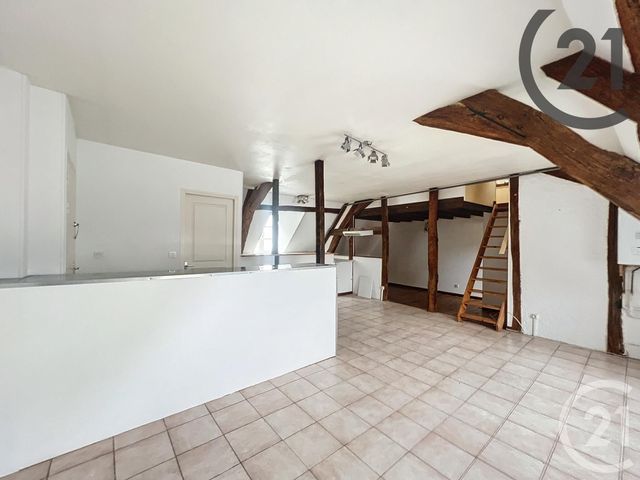 Appartement &agrave; louer - 4 pi&egrave;ces - 75 m2 - Sens - 89 - BOURGOGNE