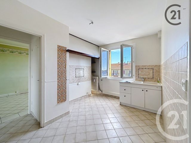 Afficher la photo en grand Appartement F4 à vendre - 4 pièces - 58,73 m2 - La Chapelle St Luc - 10 - CHAMPAGNE-ARDENNE