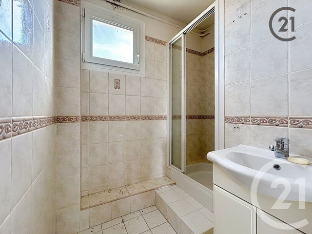 Afficher la photo en grand Appartement F4 à vendre - 4 pièces - 58,73 m2 - La Chapelle St Luc - 10 - CHAMPAGNE-ARDENNE