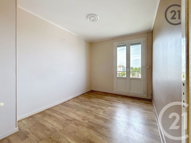 Afficher la photo en grand Appartement F4 à vendre - 4 pièces - 58,73 m2 - La Chapelle St Luc - 10 - CHAMPAGNE-ARDENNE