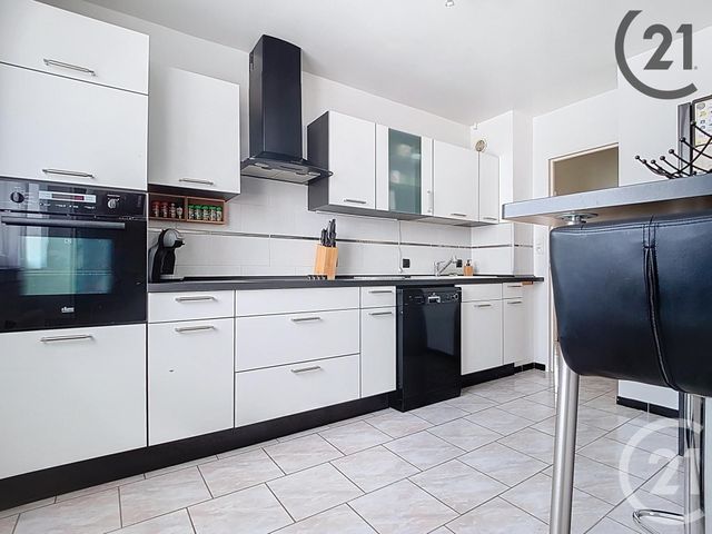 Afficher la photo en grand Appartement F4 à vendre - 4 pièces - 76 m2 - Troyes - 10 - CHAMPAGNE-ARDENNE