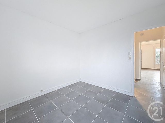 Appartement F4 à louer - 4 pièces - 63,09 m2 - La Chapelle St Luc - 10 - CHAMPAGNE-ARDENNE