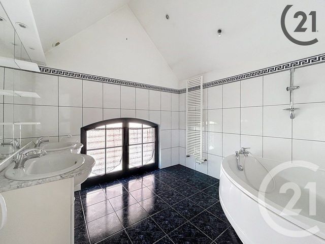 Appartement &agrave; louer - 4 pi&egrave;ces - 118,79 m2 - Ste Savine - 10 - CHAMPAGNE-ARDENNE