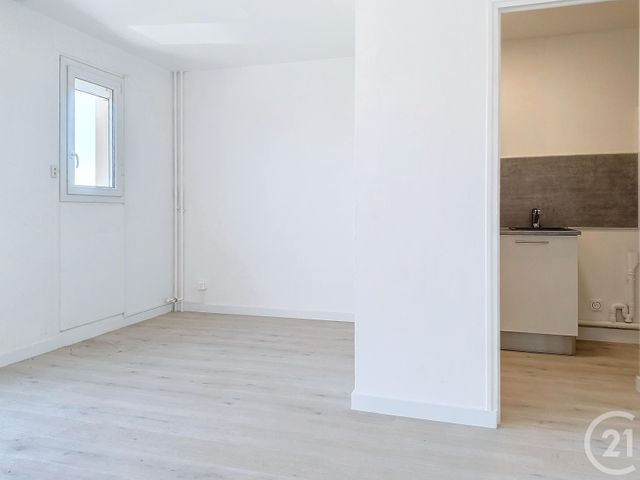 Appartement F1 &agrave; louer - 1 pi&egrave;ce - 26,50 m2 - St Julien Les Villas - 10 - CHAMPAGNE-ARDENNE