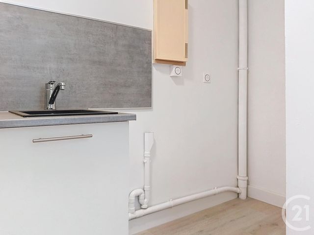 Appartement F1 &agrave; louer - 1 pi&egrave;ce - 26,50 m2 - St Julien Les Villas - 10 - CHAMPAGNE-ARDENNE