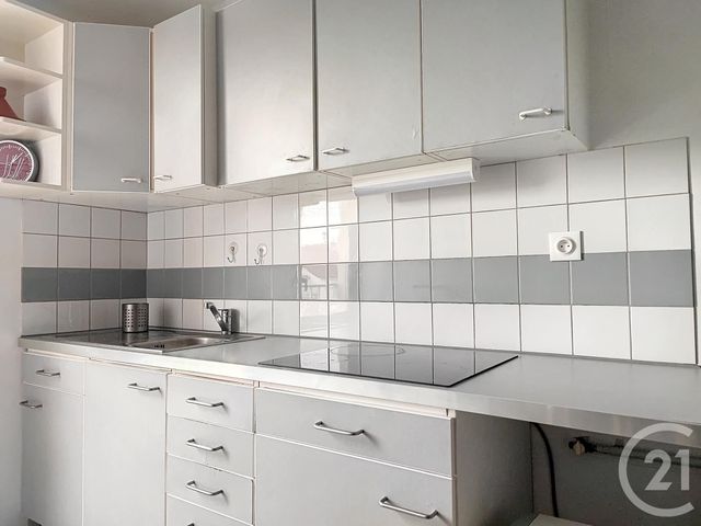 Appartement F1 &agrave; louer - 1 pi&egrave;ce - 44 m2 - St Julien Les Villas - 10 - CHAMPAGNE-ARDENNE