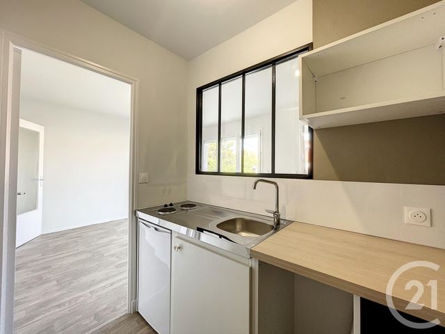 Appartement F1 &agrave; louer - 1 pi&egrave;ce - 27 m2 - St Julien Les Villas - 10 - CHAMPAGNE-ARDENNE