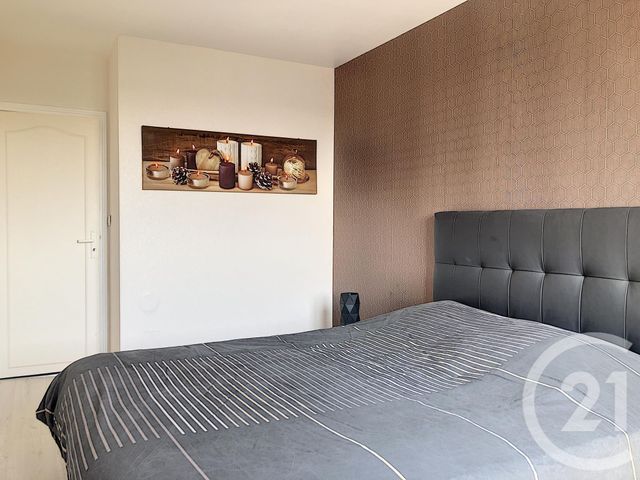 Appartement F3 &agrave; vendre - 4 pi&egrave;ces - 76,80 m2 - St Julien Les Villas - 10 - CHAMPAGNE-ARDENNE