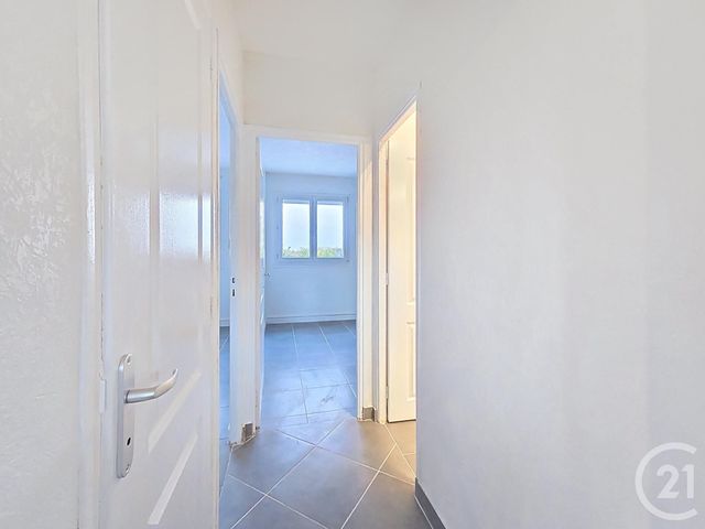 Appartement F4 &agrave; louer - 4 pi&egrave;ces - 63,09 m2 - La Chapelle St Luc - 10 - CHAMPAGNE-ARDENNE