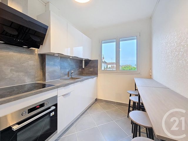 Appartement F4 &agrave; louer - 4 pi&egrave;ces - 63,09 m2 - La Chapelle St Luc - 10 - CHAMPAGNE-ARDENNE