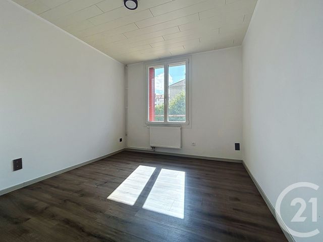 Appartement F4 &agrave; louer - 4 pi&egrave;ces - 66,92 m2 - La Chapelle St Luc - 10 - CHAMPAGNE-ARDENNE