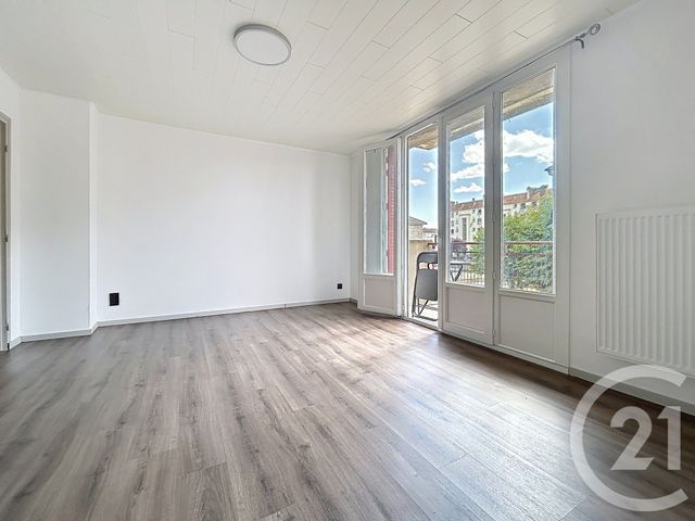 Appartement F4 &agrave; louer - 4 pi&egrave;ces - 66,92 m2 - La Chapelle St Luc - 10 - CHAMPAGNE-ARDENNE