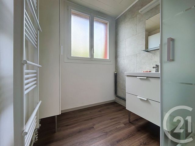 Appartement F4 &agrave; louer - 4 pi&egrave;ces - 66,92 m2 - La Chapelle St Luc - 10 - CHAMPAGNE-ARDENNE