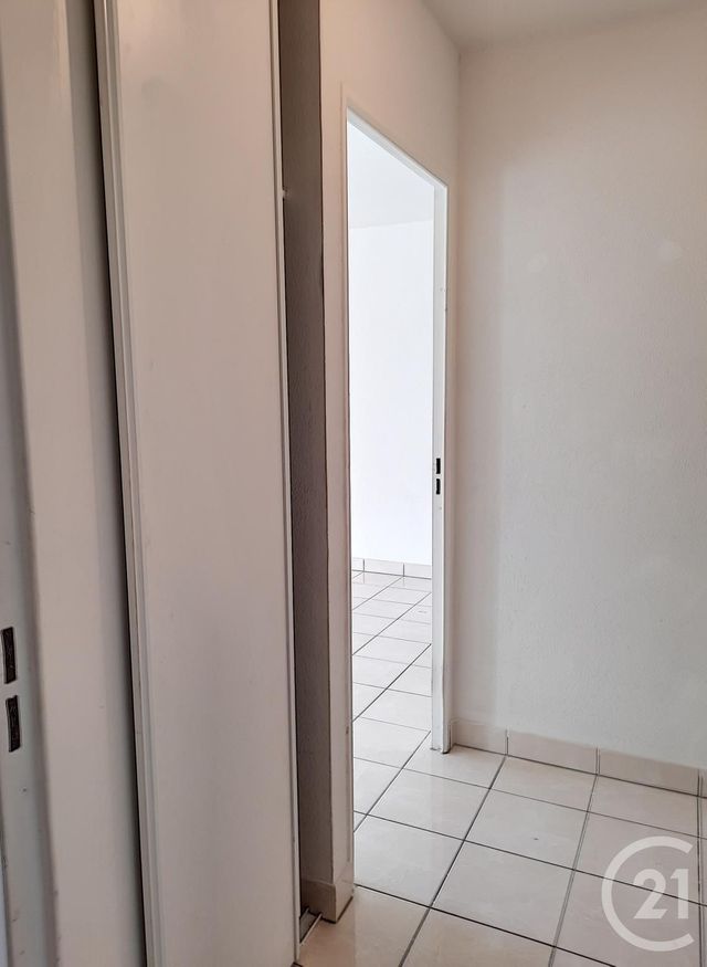 Appartement F2 &agrave; louer - 2 pi&egrave;ces - 41,63 m2 - Provins - 77 - ILE-DE-FRANCE