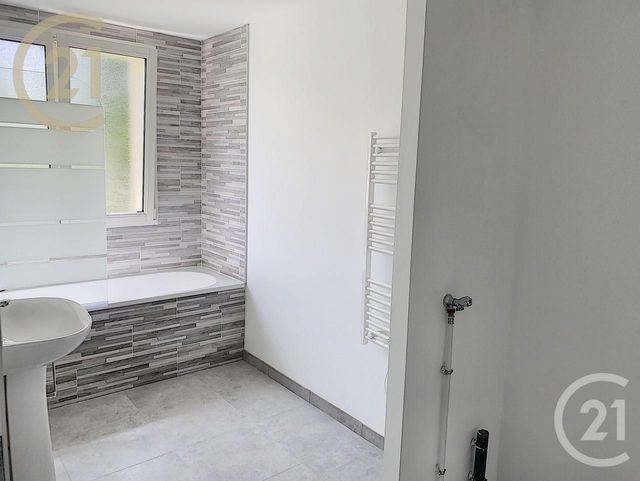 Maison &agrave; louer - 4 pi&egrave;ces - 80,36 m2 - Jutigny - 77 - ILE-DE-FRANCE