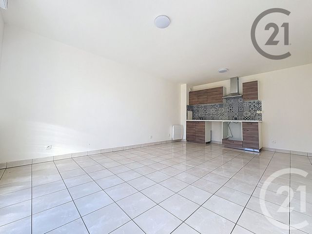 Appartement F3 &agrave; louer - 3 pi&egrave;ces - 53,06 m2 - Provins - 77 - ILE-DE-FRANCE