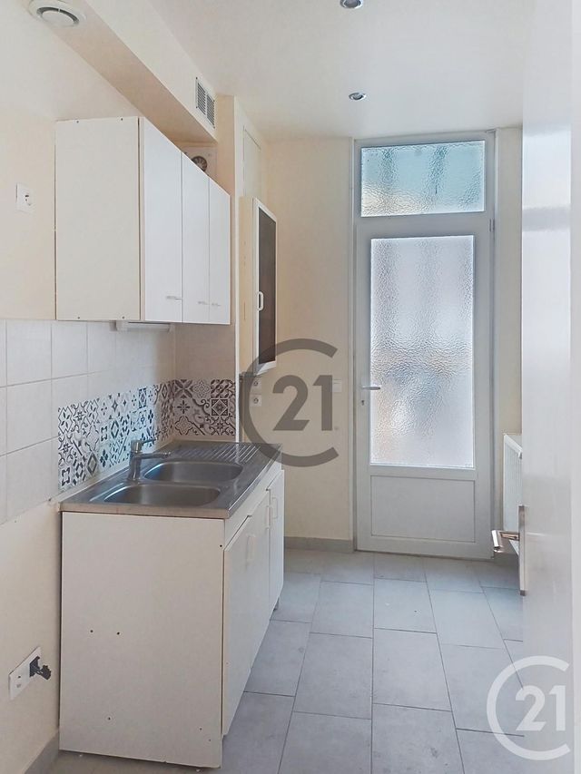 Appartement F4 &agrave; louer - 4 pi&egrave;ces - 76,77 m2 - Provins - 77 - ILE-DE-FRANCE