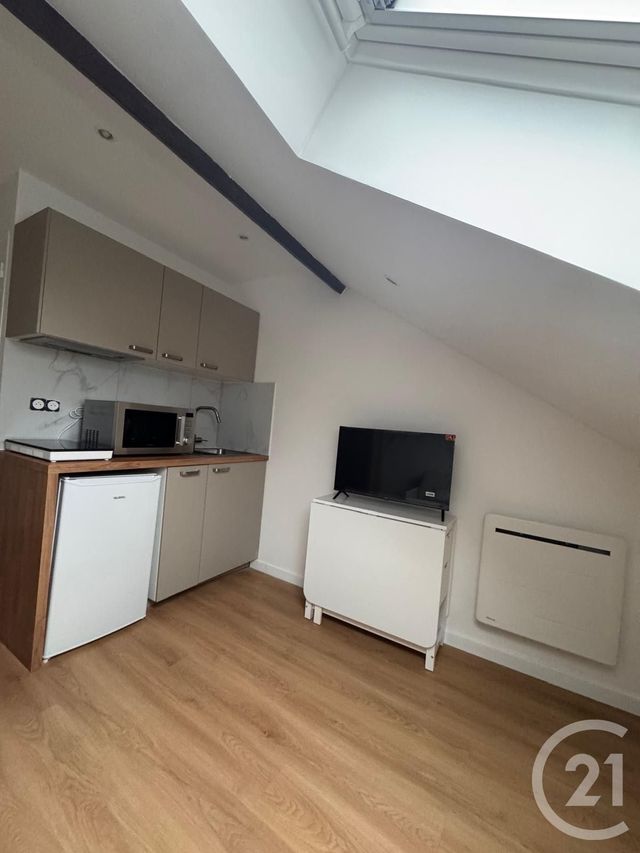 Appartement Studio &agrave; louer - 1 pi&egrave;ce - 9,88 m2 - Corbeil Essonnes - 91 - ILE-DE-FRANCE